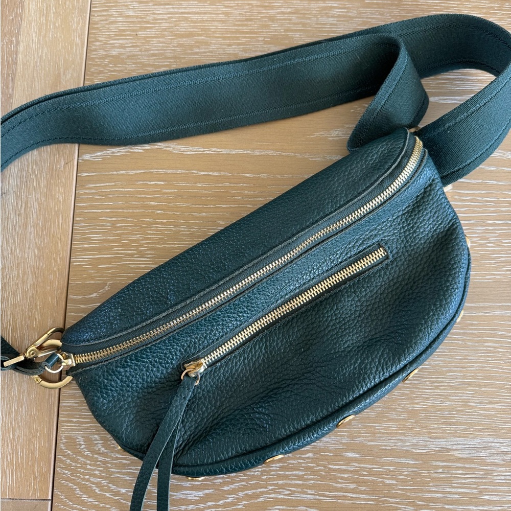 EUC Hammitt CHARLES CROSSBODY MED belt bag, green, brushed gold accessories